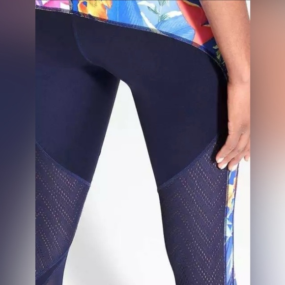 Athleta Tropical Precision Floral 7/8 Ankle Leggings Size Medium - Picture 3 of 11